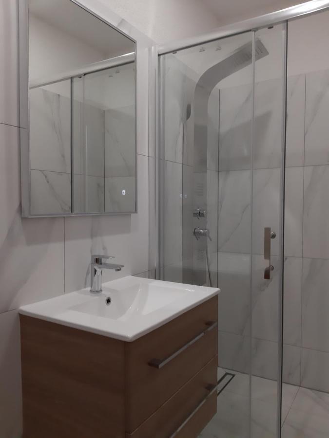 Apartments Tea And Tamara Пировац Екстериор снимка